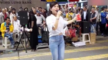 高手在民间, 街头美女一曲藏族草原风歌曲《为你等待》, 好看又好听!